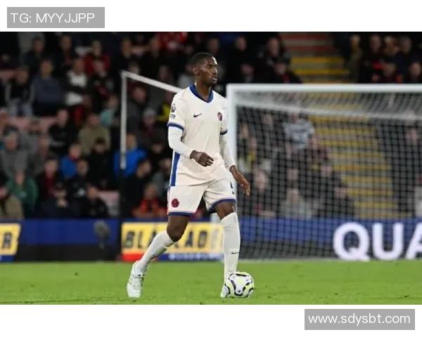 英超激战切尔西逆转拜仁乌龙球引发争议判罚全场沸腾