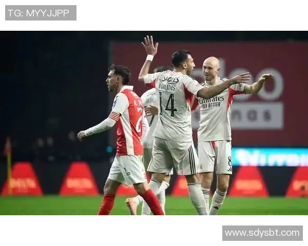 本菲卡大胜AC米兰引发争议判罚全场沸腾世界杯精彩瞬间回顾